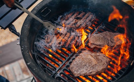 Grilling steaks on a kamado joe bbq grill